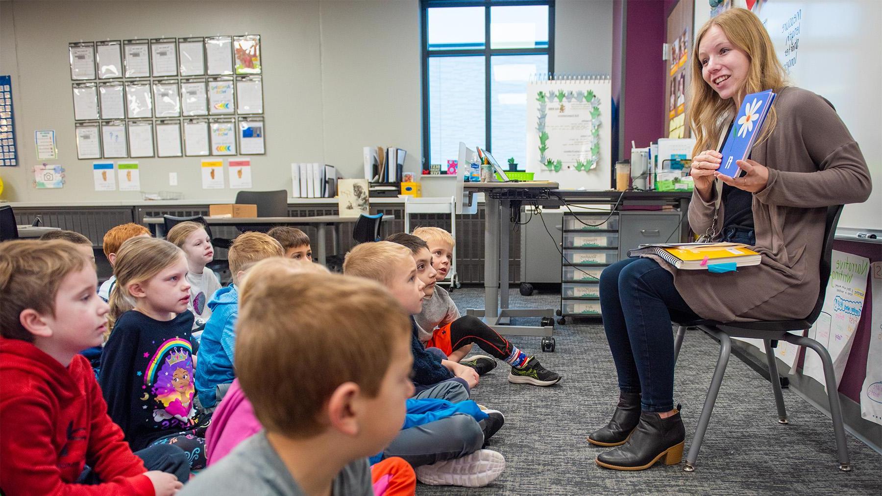 One of our alumni teach a class of second graders.